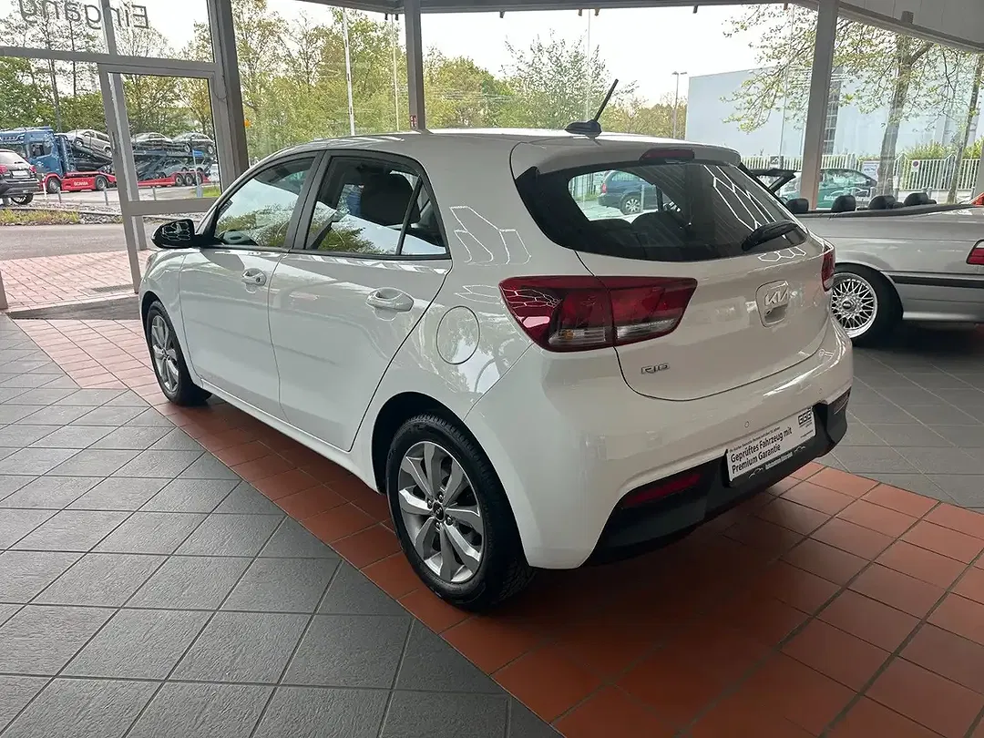 Kia Rio - Thumbnail 4