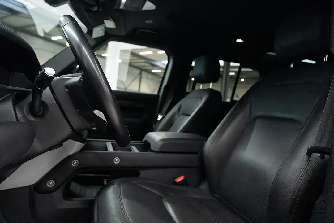 Land Rover Defender - Thumbnail 10