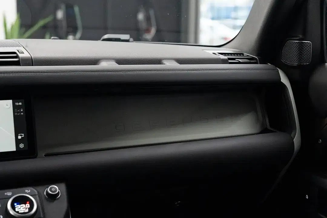 Land Rover Defender - Thumbnail 25
