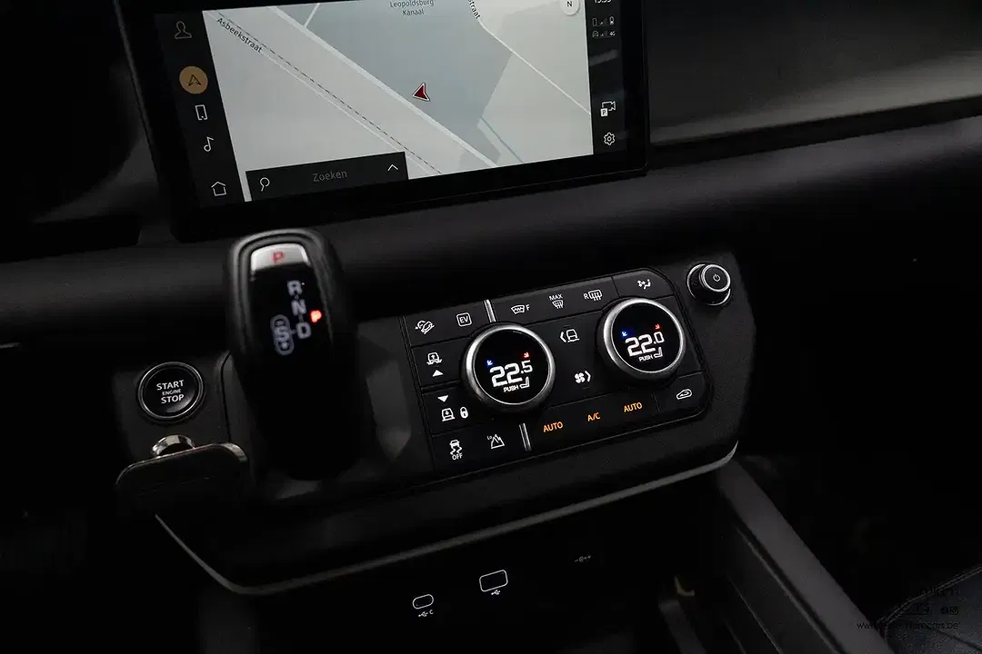 Land Rover Defender - Thumbnail 34