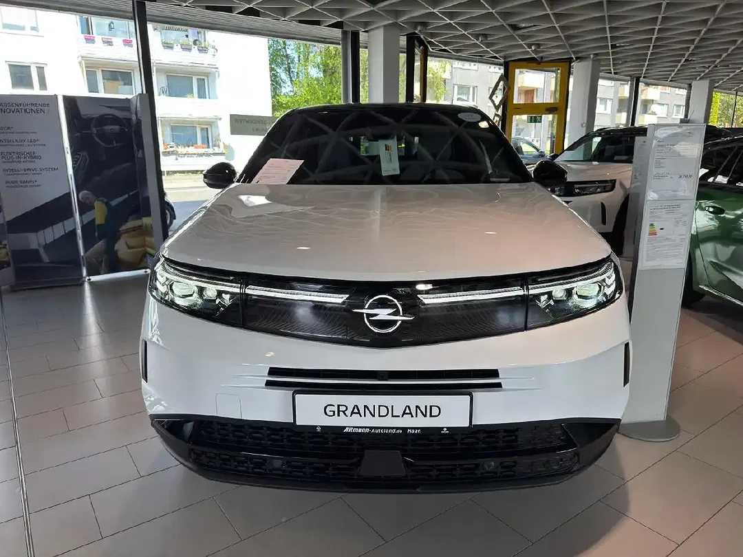 Opel Grandland - Thumbnail 2