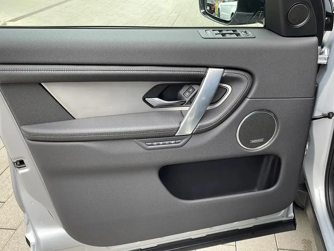 Land Rover Discovery - Thumbnail 9