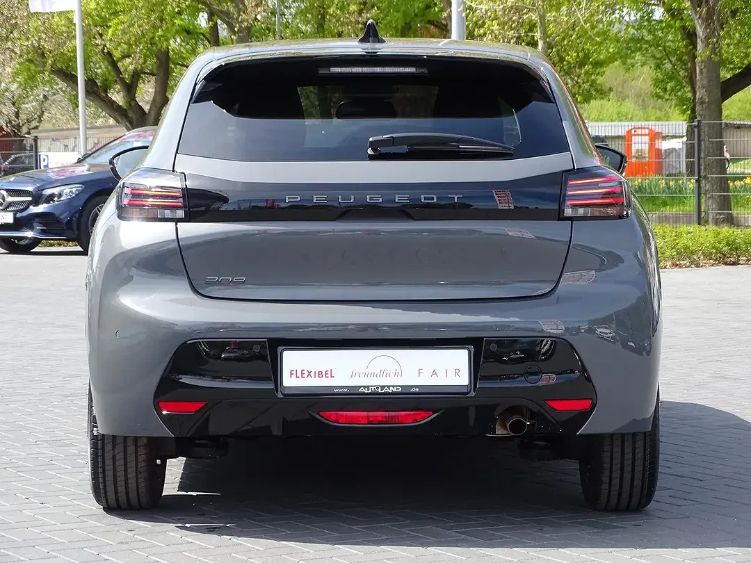 Peugeot 208 - Thumbnail 3