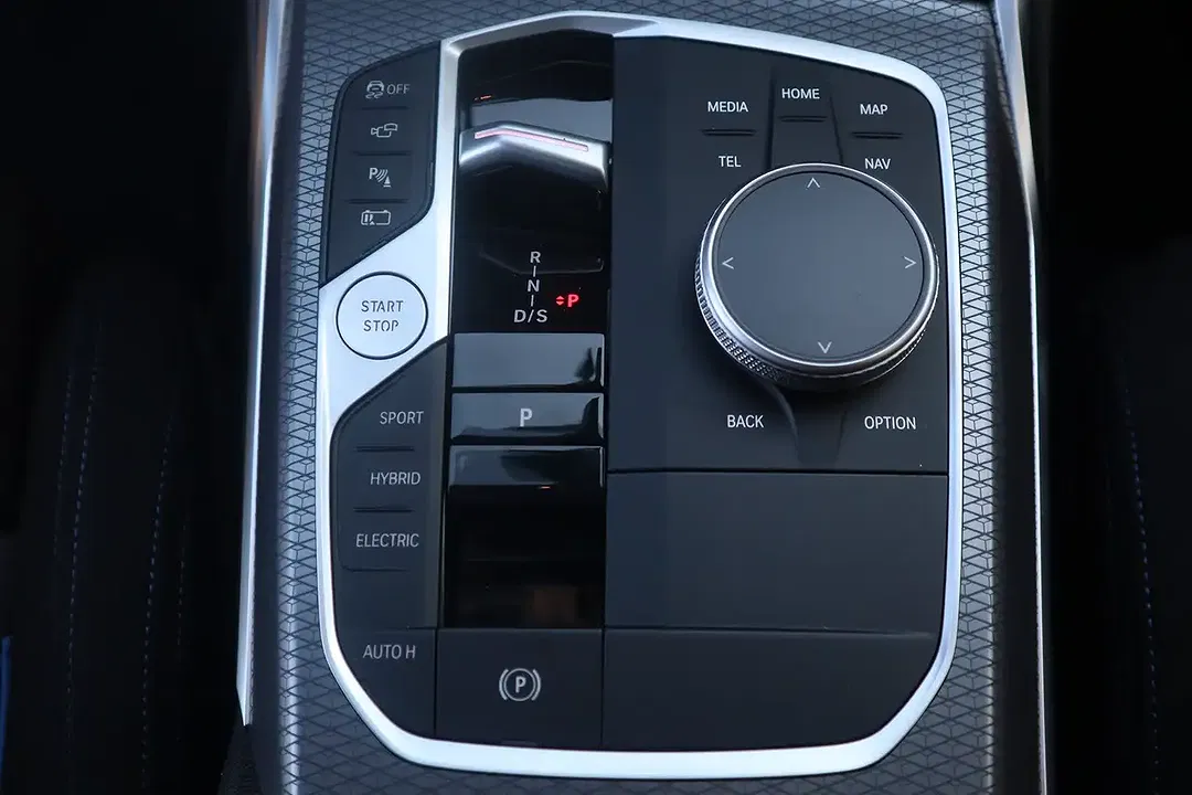 BMW 330 - Thumbnail 8