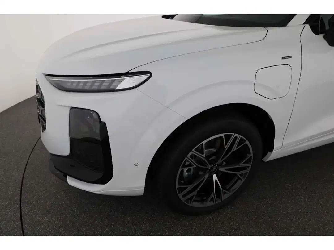 Audi Q3 - Thumbnail 6
