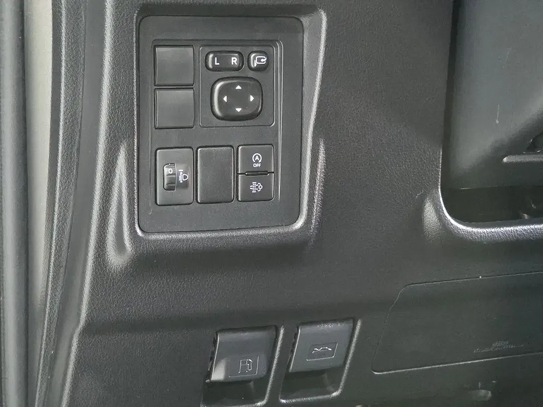 Toyota Land Cruiser - Thumbnail 8