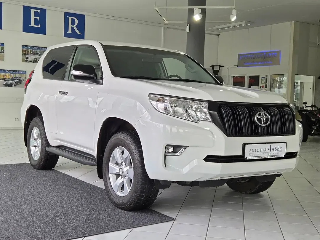 Toyota Land Cruiser - Thumbnail 2