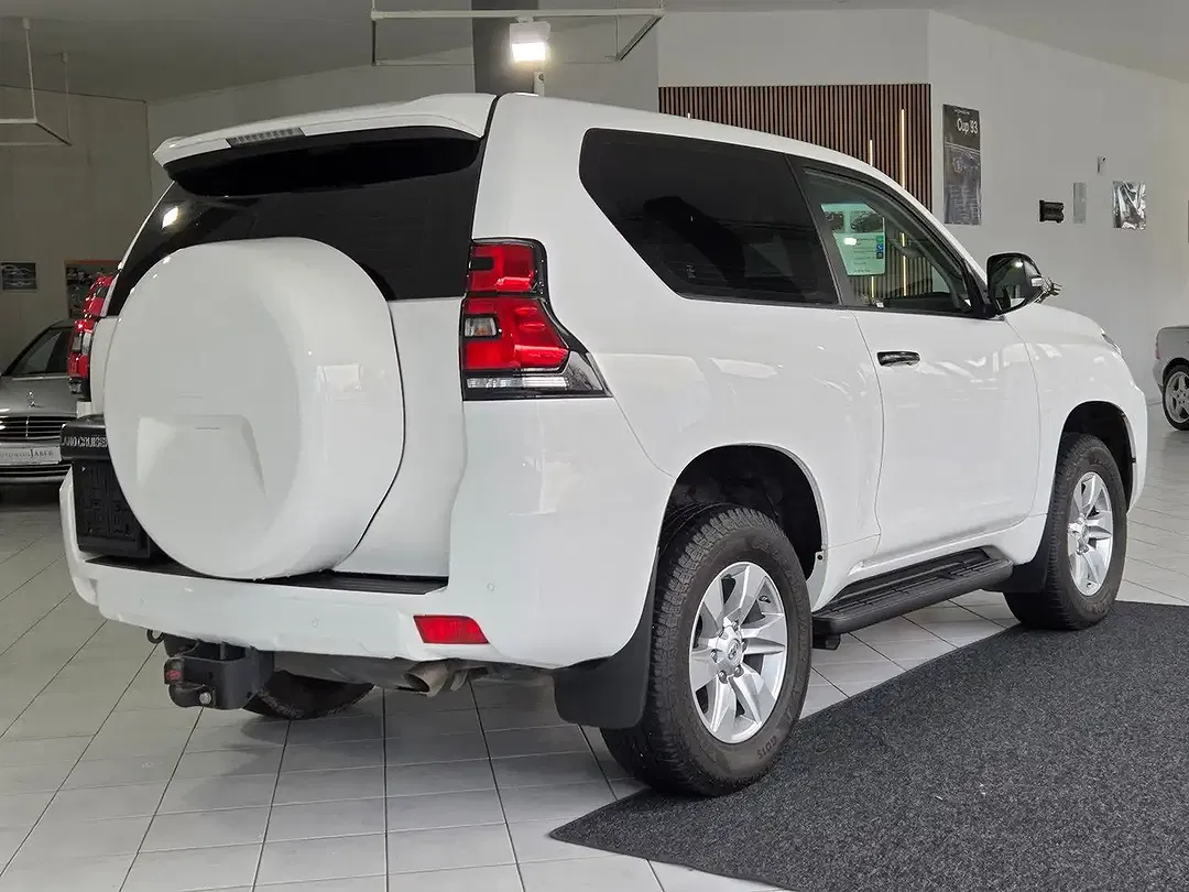 Toyota Land Cruiser - Thumbnail 3