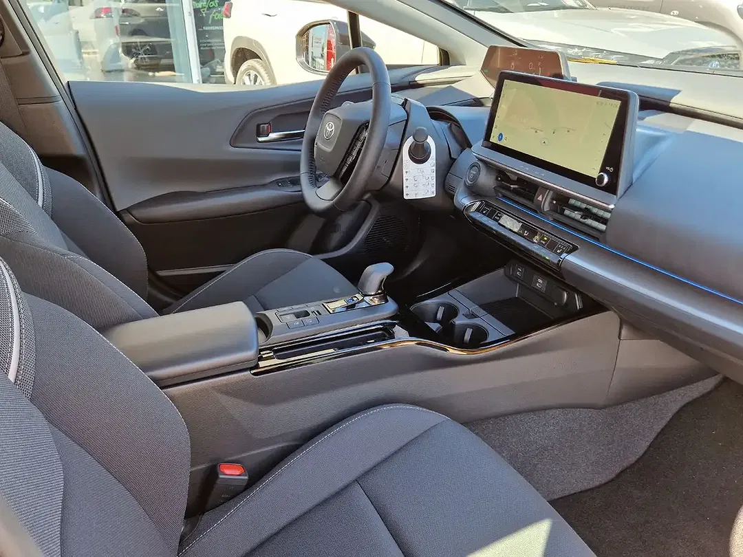 Toyota Prius - Thumbnail 10