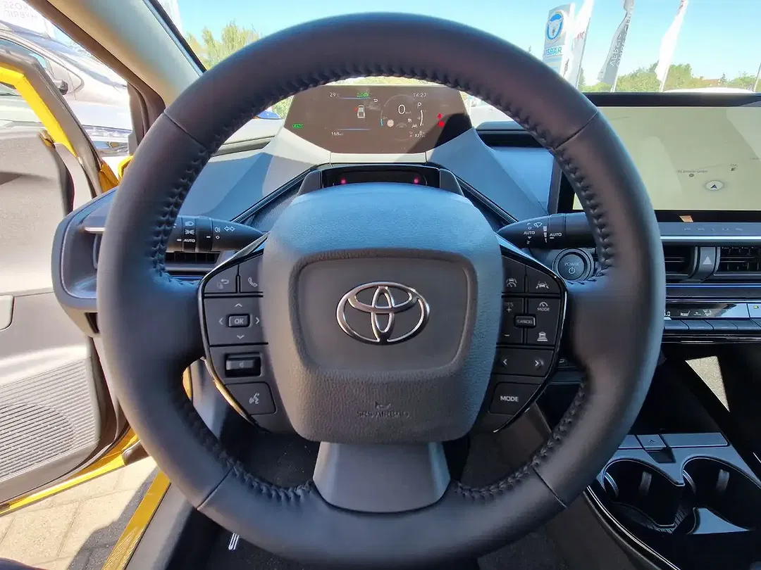 Toyota Prius - Thumbnail 12