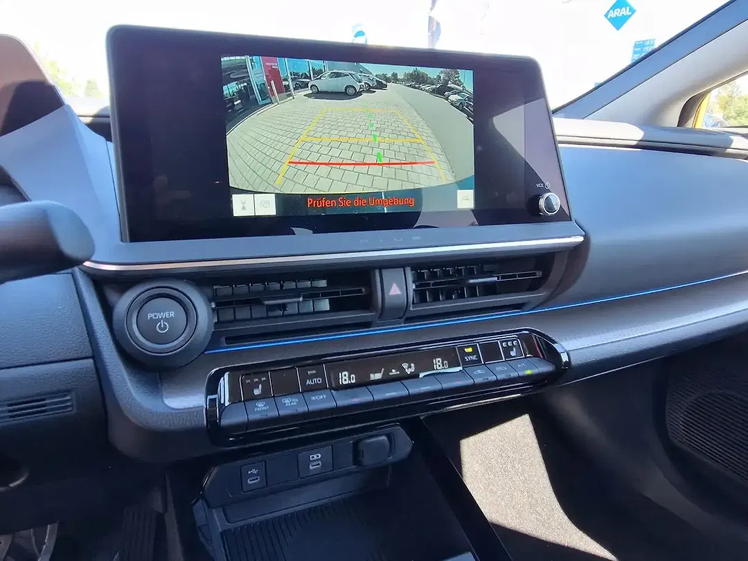 Toyota Prius - Thumbnail 15