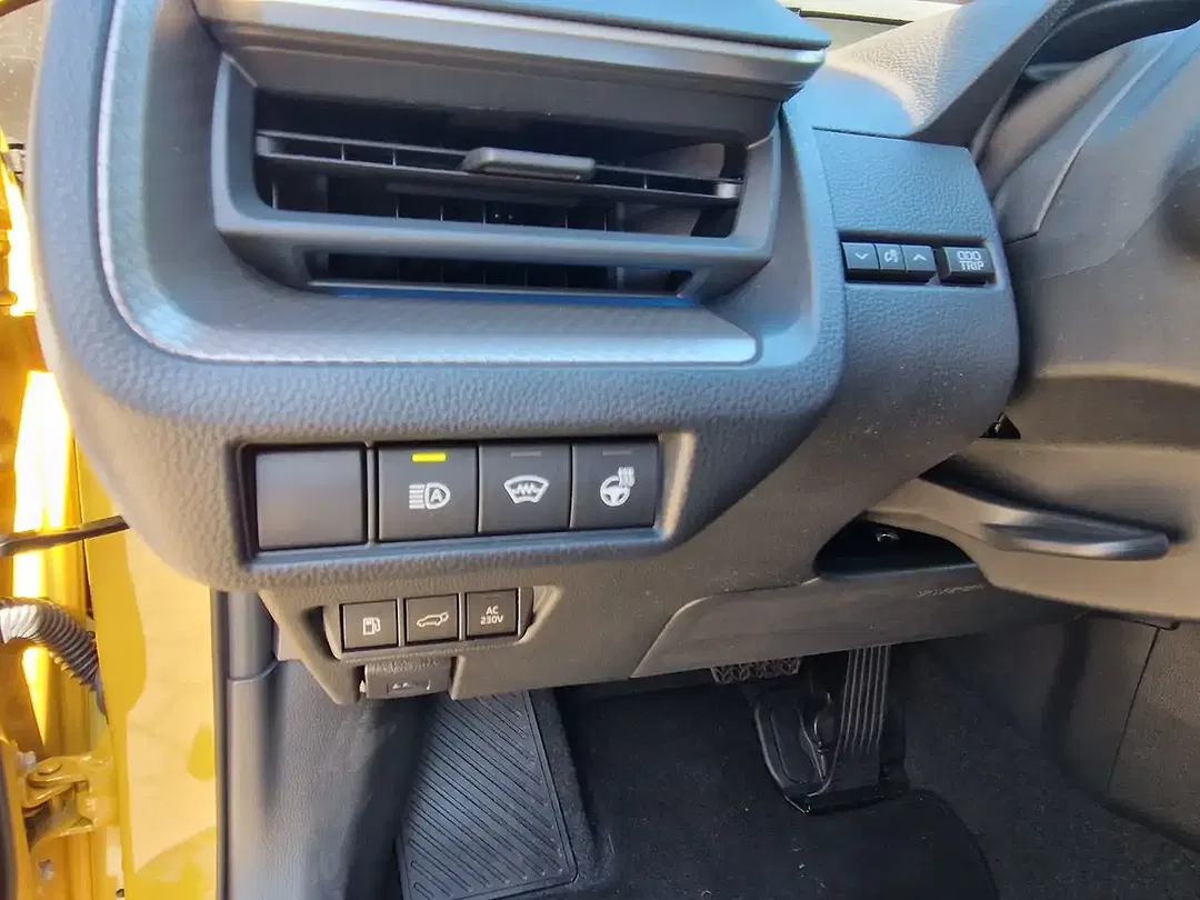Toyota Prius - Thumbnail 17
