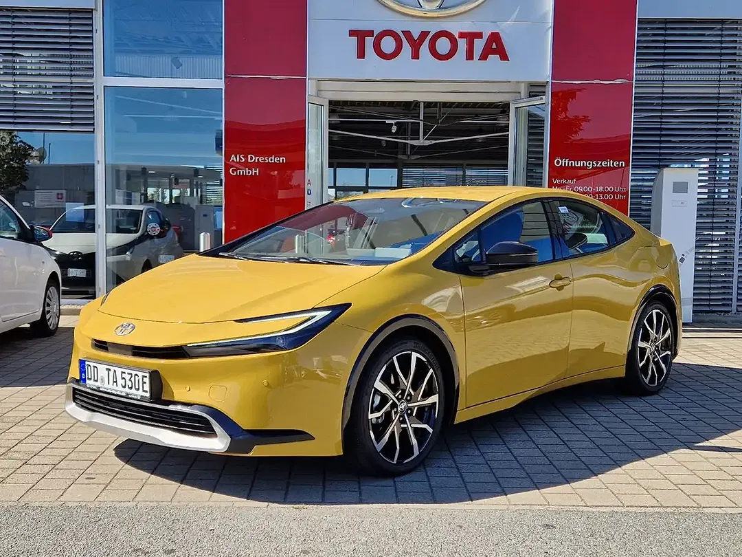 Toyota Prius - Thumbnail 1
