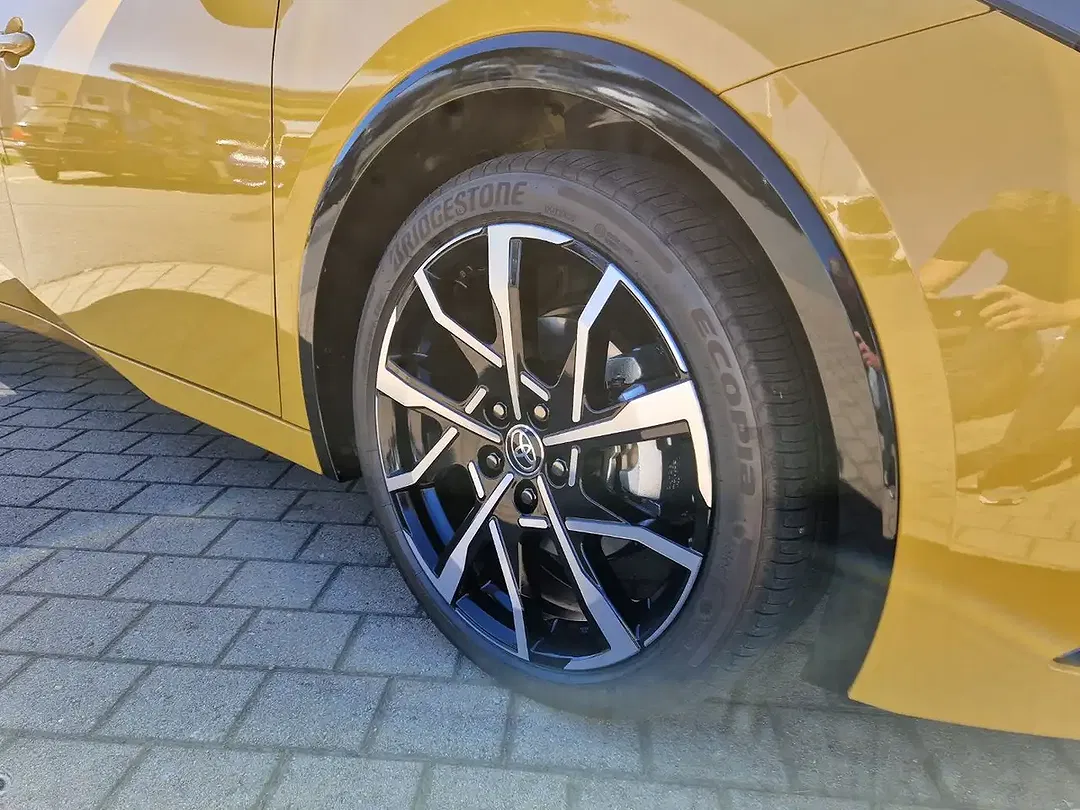 Toyota Prius - Thumbnail 6