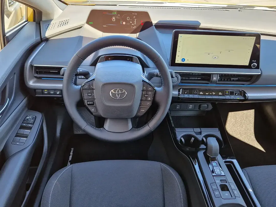 Toyota Prius - Thumbnail 8