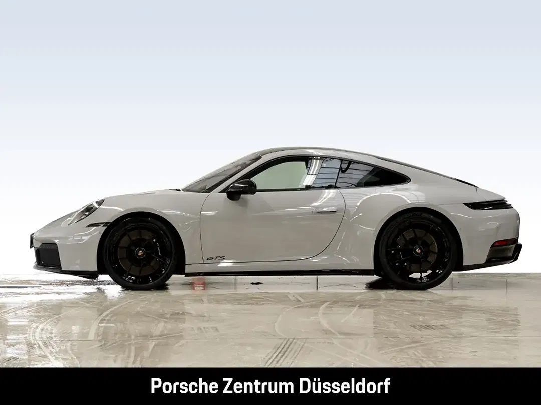 Porsche 992 - Thumbnail 2
