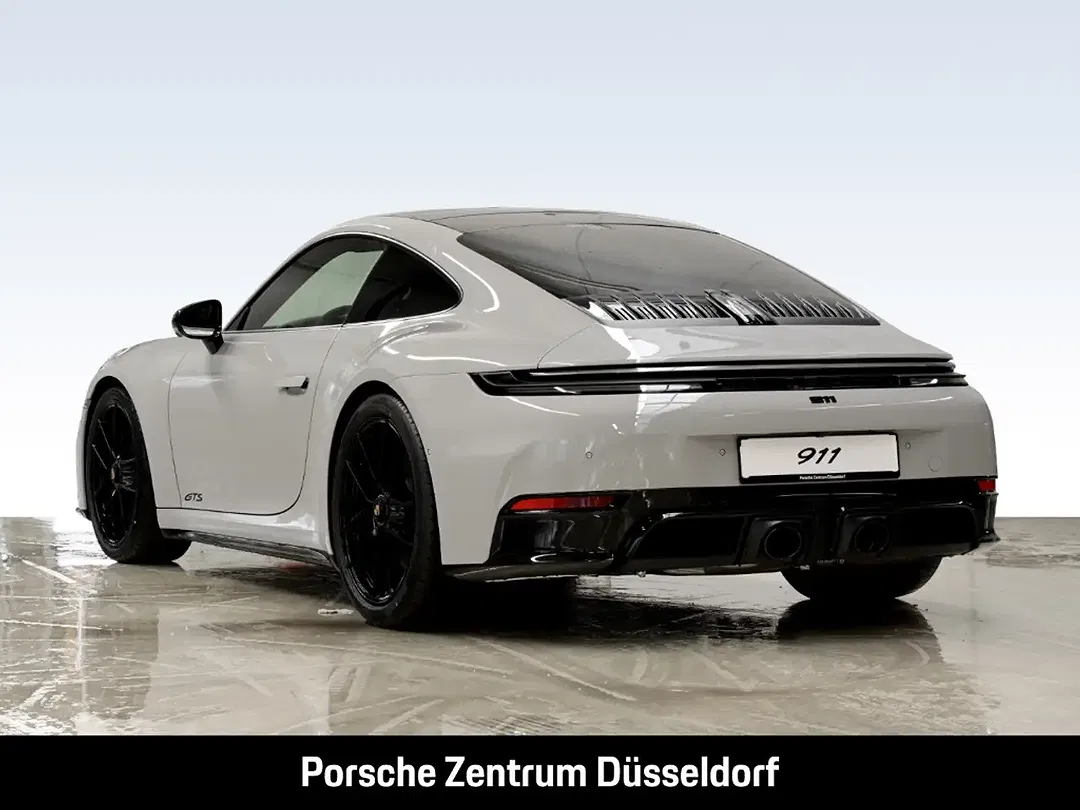 Porsche 992 - Thumbnail 3