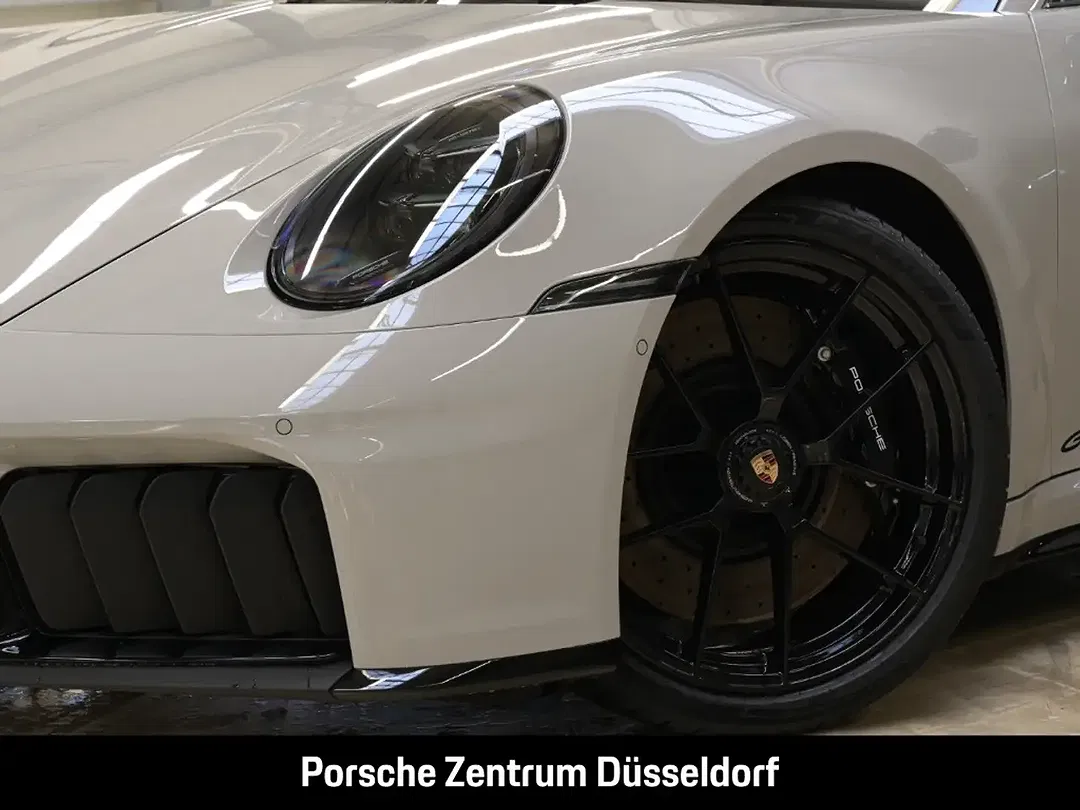 Porsche 992 - Thumbnail 6