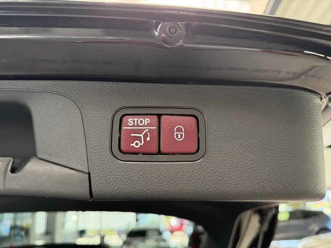 Mercedes-Benz GLC 250 - Thumbnail 13