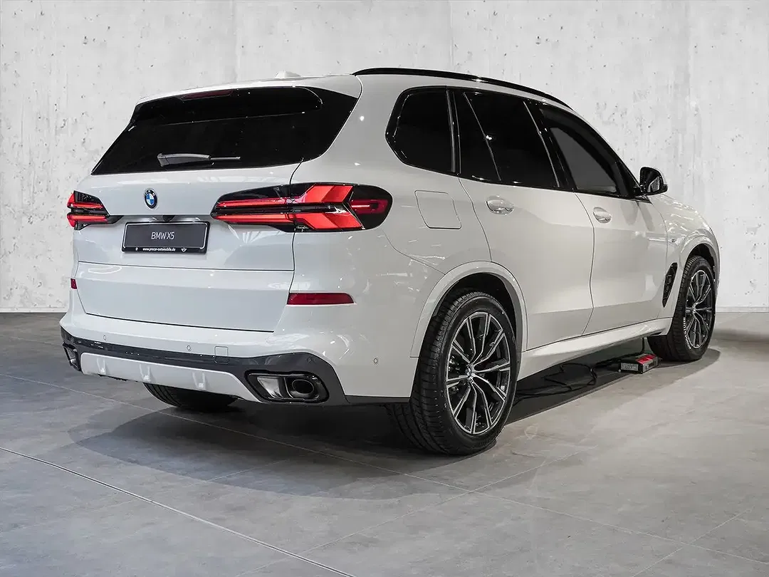BMW X5 - Thumbnail 2