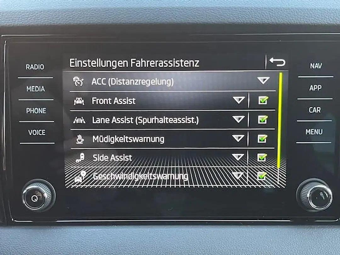 Skoda Karoq - Thumbnail 16
