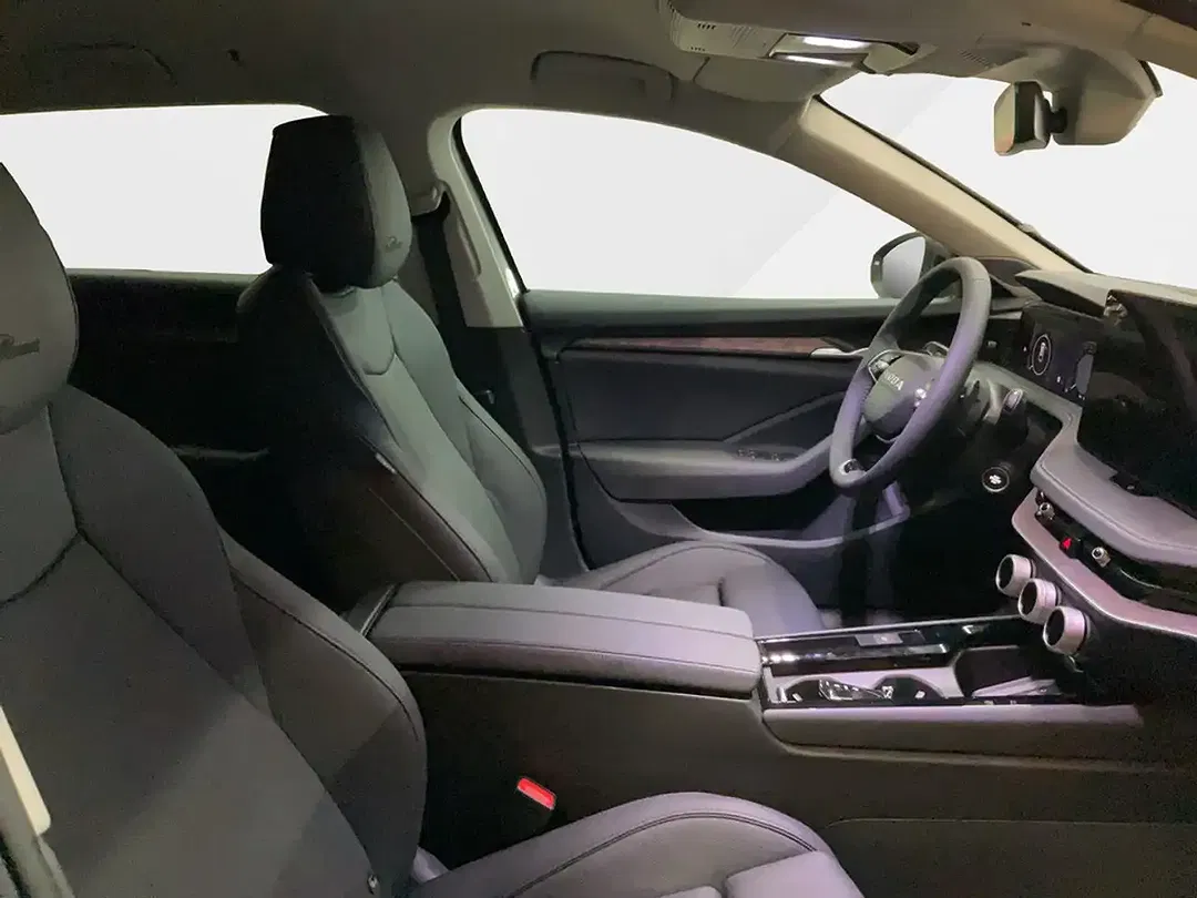 Skoda Superb - Thumbnail 11