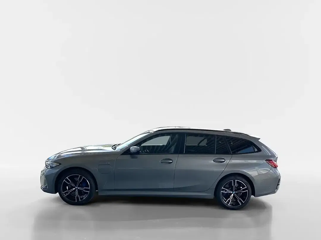 BMW 330 - Thumbnail 3