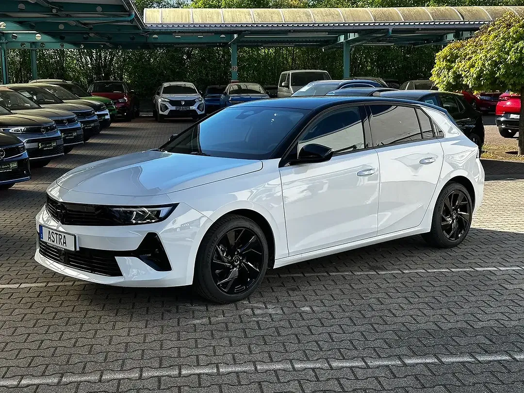 Opel Astra - Thumbnail 1