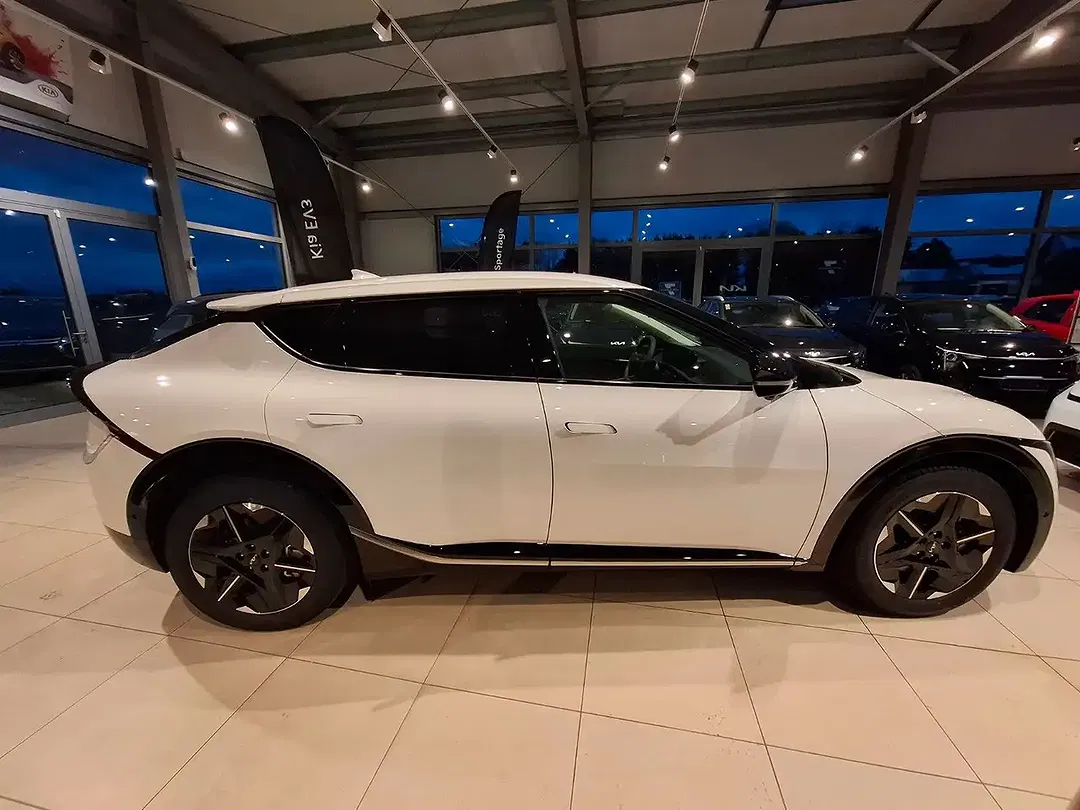 Kia EV6 - Thumbnail 11