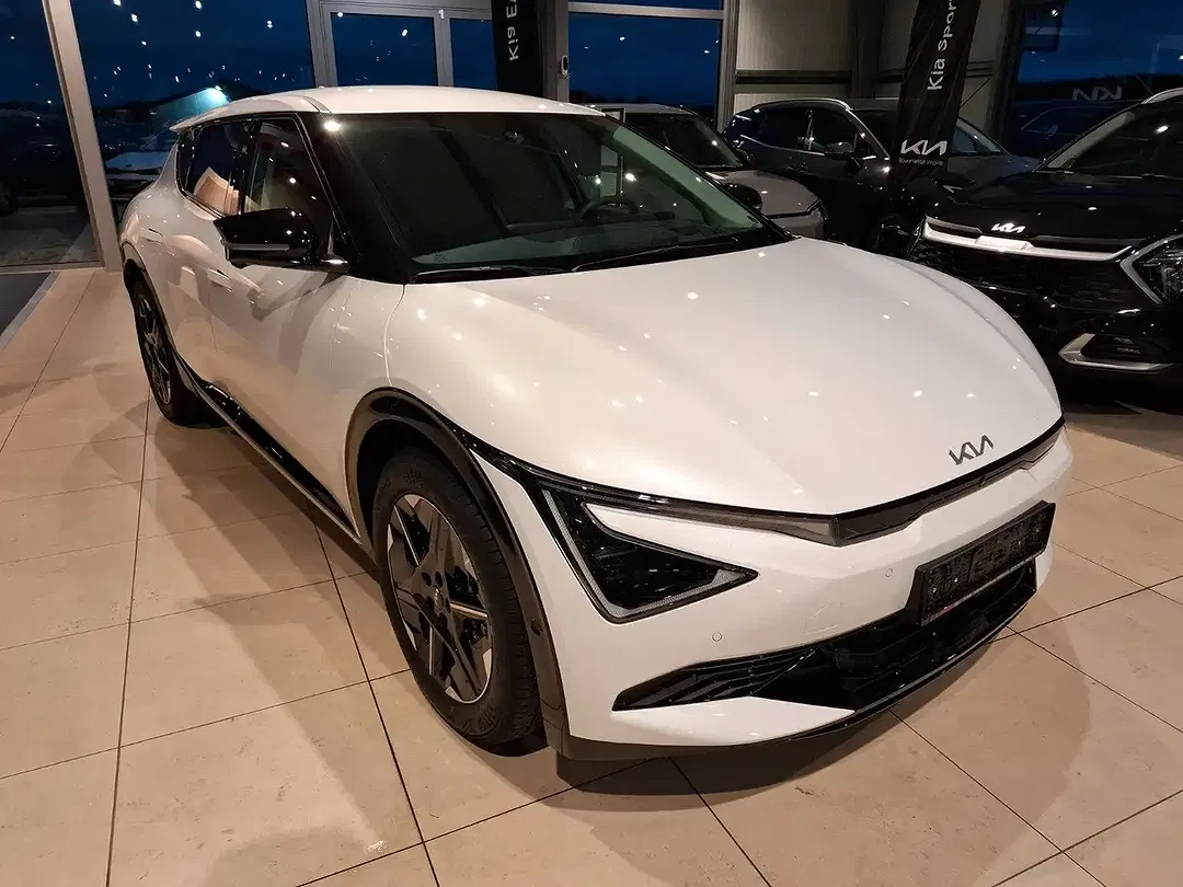 Kia EV6 - Thumbnail 12