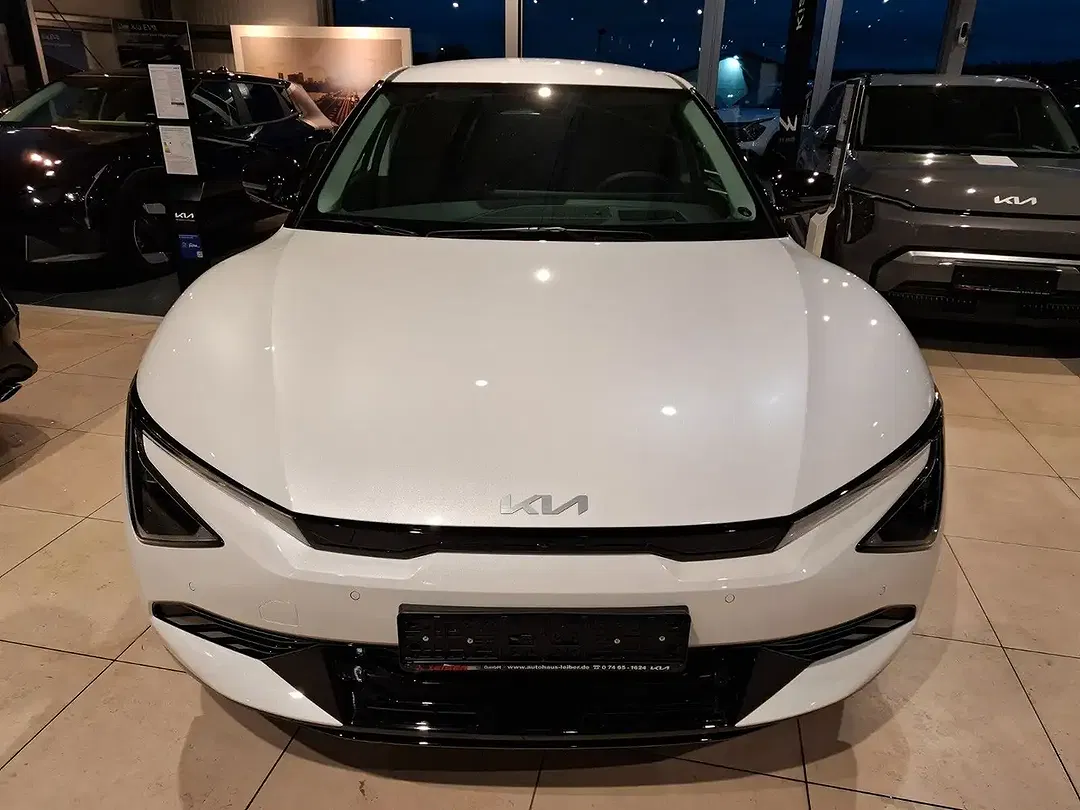 Kia EV6 - Thumbnail 13