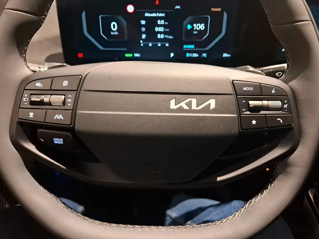 Kia EV6 - Thumbnail 15