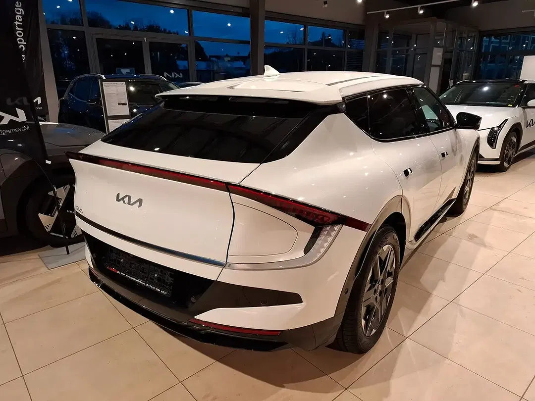 Kia EV6 - Thumbnail 8