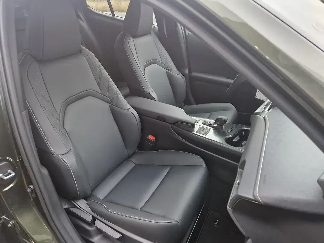 Lexus UX 300h - Thumbnail 8