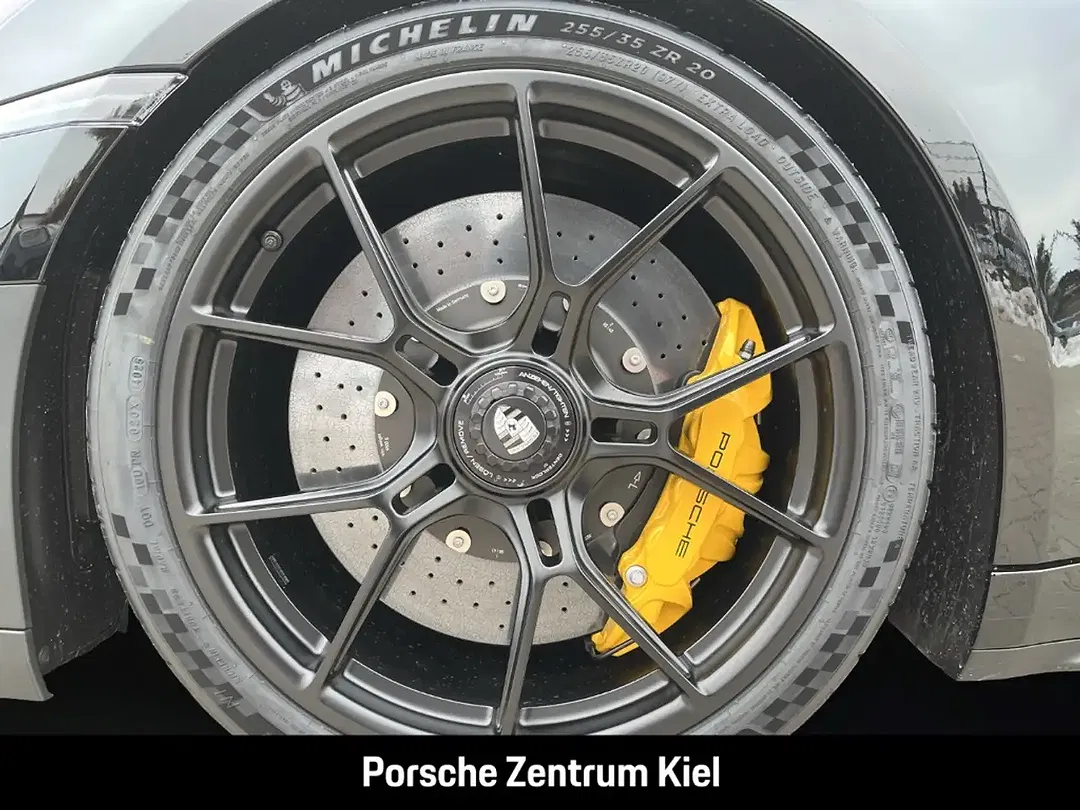 Porsche 992 - Thumbnail 6