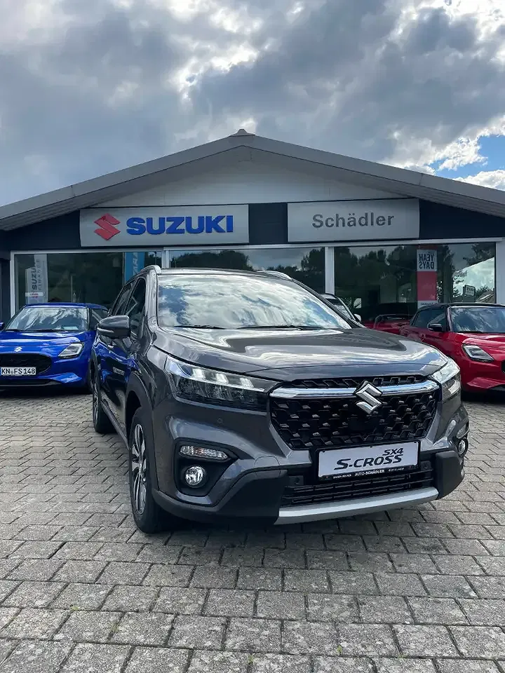 Suzuki SX4 S-Cross - Thumbnail 1