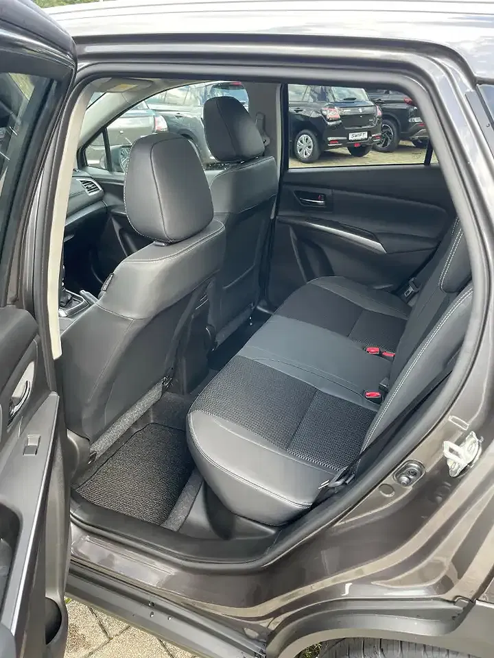 Suzuki SX4 S-Cross - Thumbnail 4