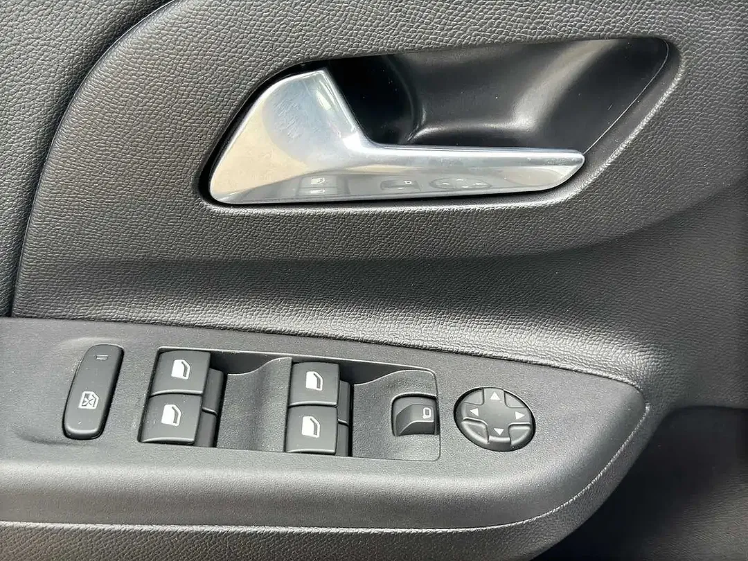 Opel Corsa - Thumbnail 10