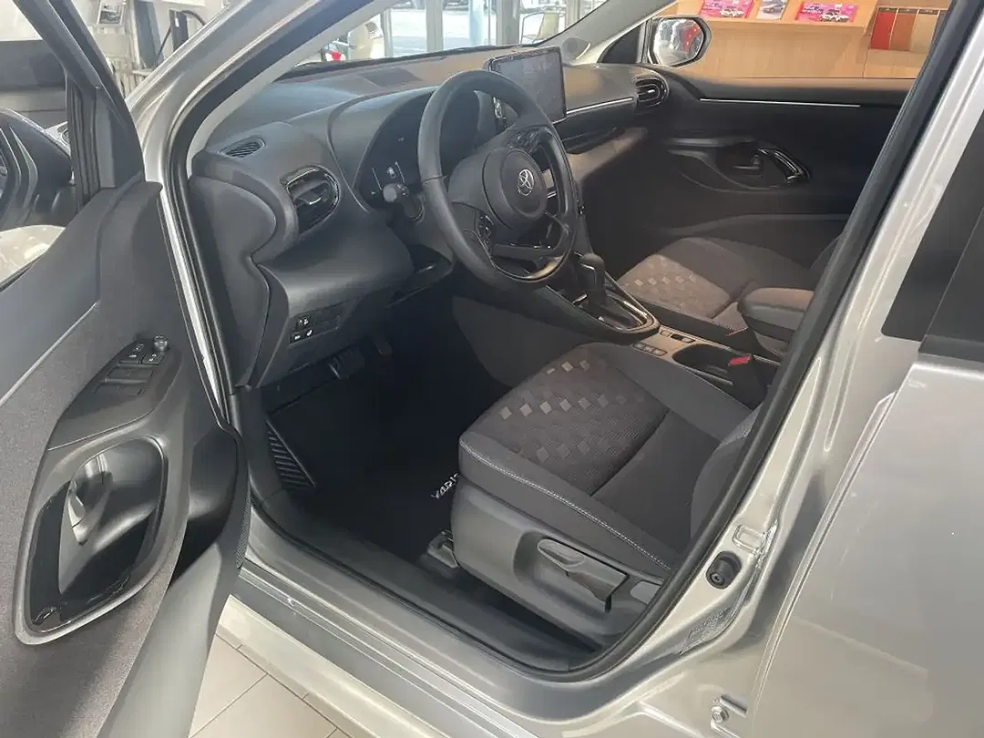 Toyota Yaris - Thumbnail 12