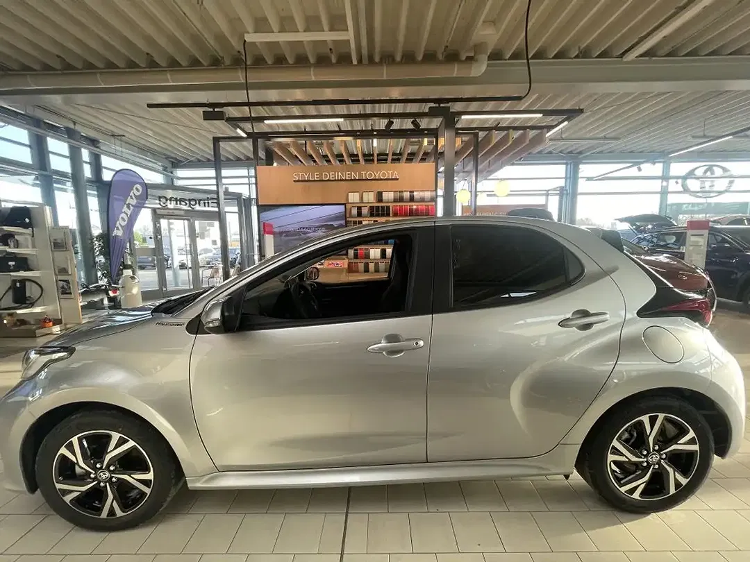 Toyota Yaris - Thumbnail 4