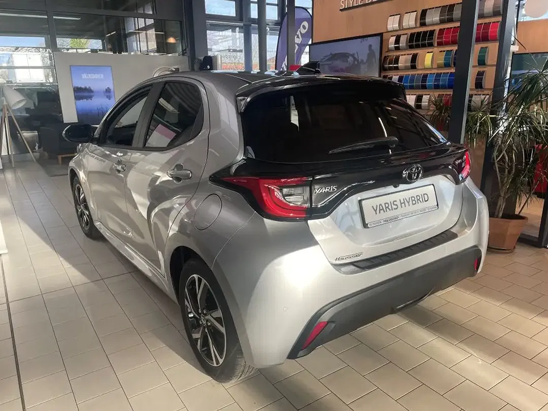 Toyota Yaris - Thumbnail 5