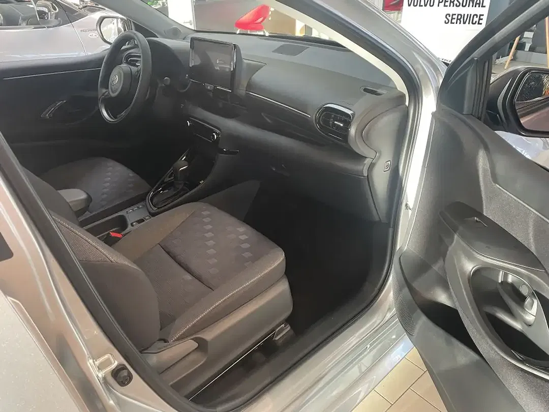 Toyota Yaris - Thumbnail 8