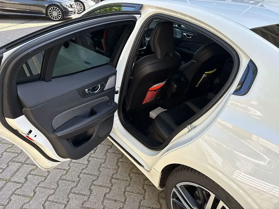 Volvo S60 - Thumbnail 6