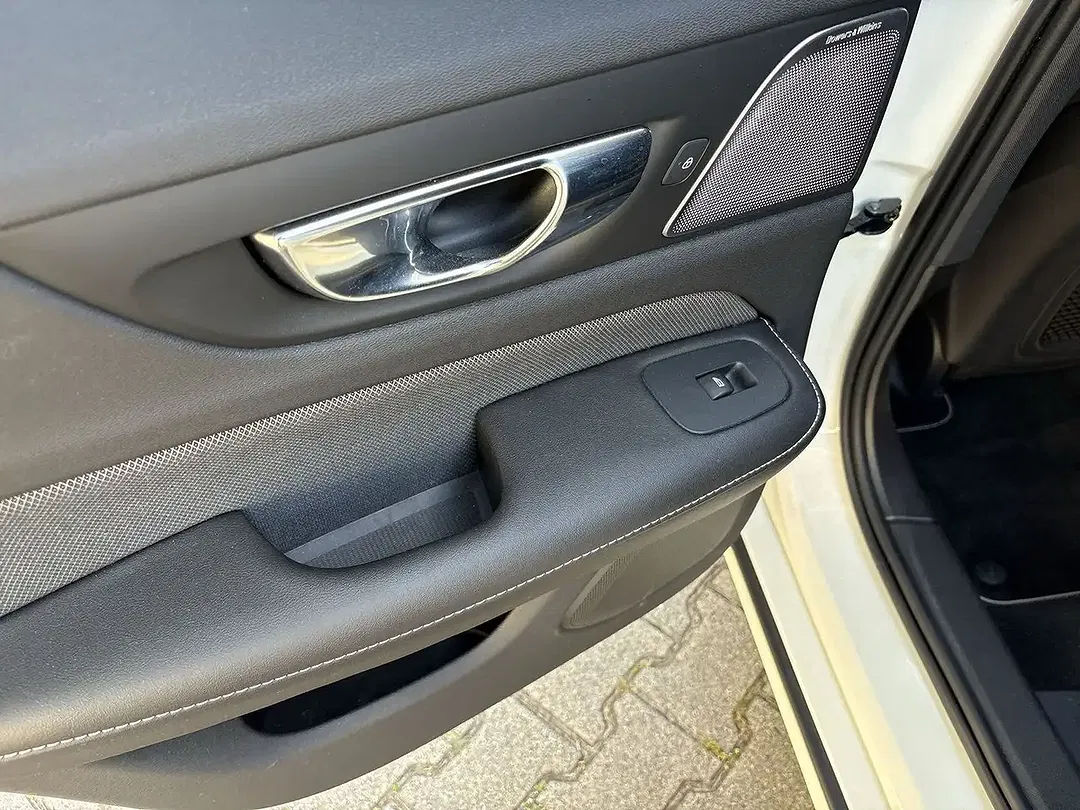 Volvo S60 - Thumbnail 7