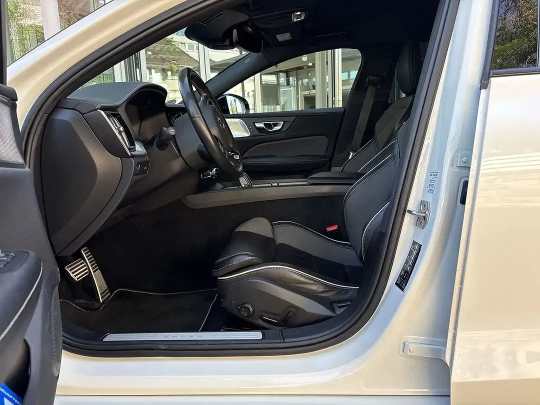 Volvo S60 - Thumbnail 5