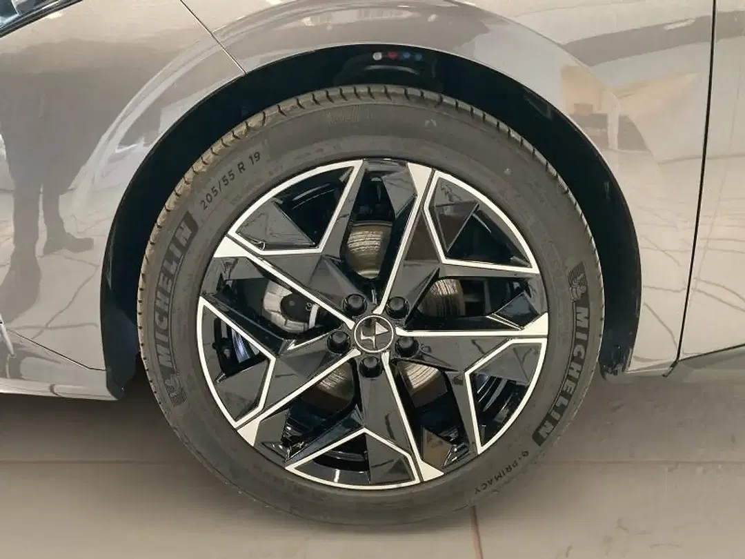DS Automobiles DS 4 - Thumbnail 9