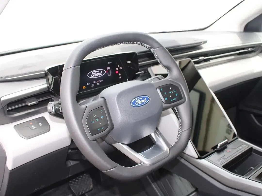 Ford Explorer - Thumbnail 10