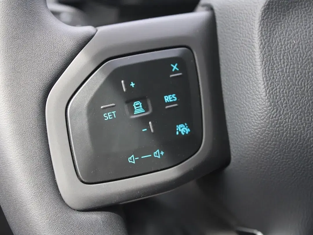 Ford Explorer - Thumbnail 11