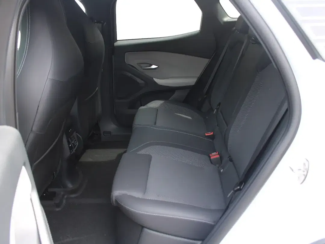 Ford Explorer - Thumbnail 16