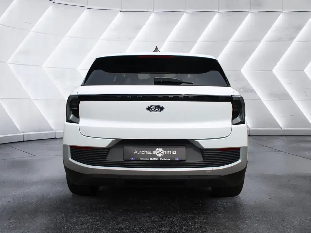 Ford Explorer - Thumbnail 3